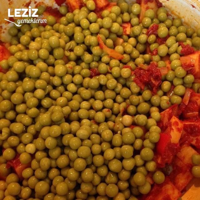 Köfteli Bezelye Yemeği