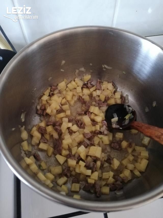 Düdüklüde Lezzetli Etli Bezelye Tarifi