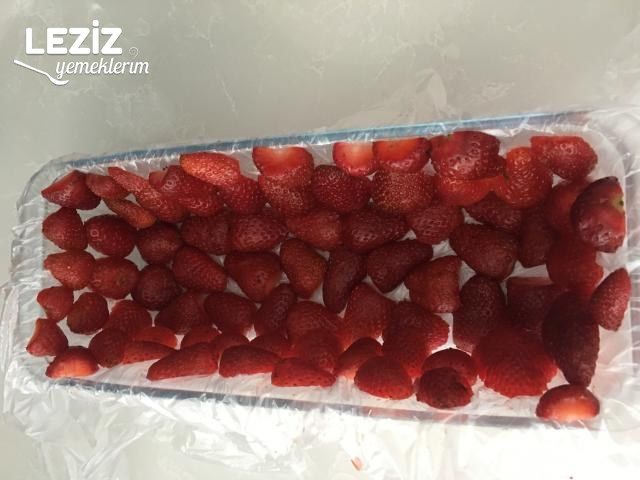 Baton Çilekli Sütlü Tatlı