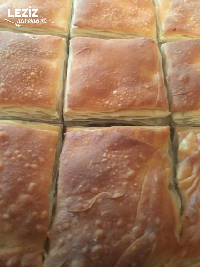 Nişastalı El Açması Kıymalı Börek