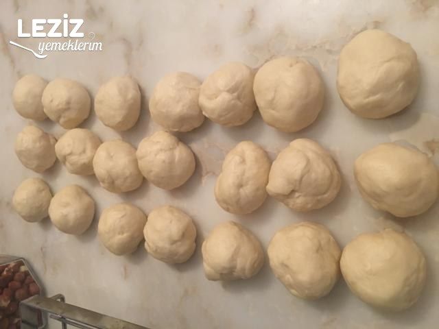 Nişastalı El Açması Kıymalı Börek