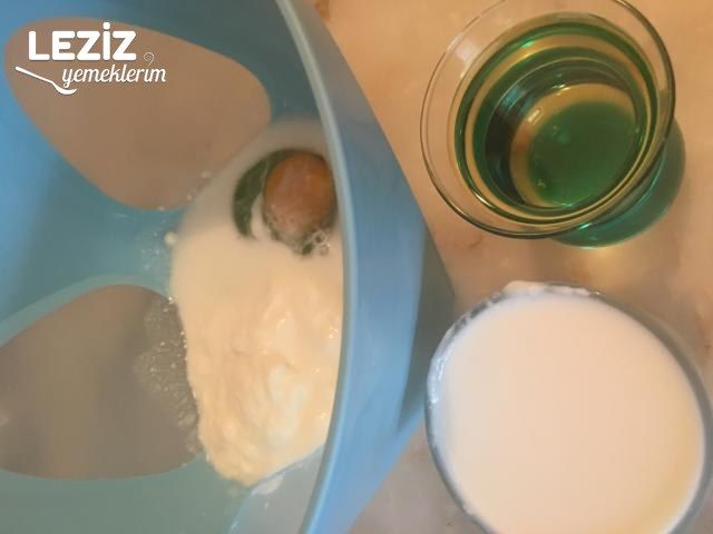 Nişastalı El Açması Kıymalı Börek