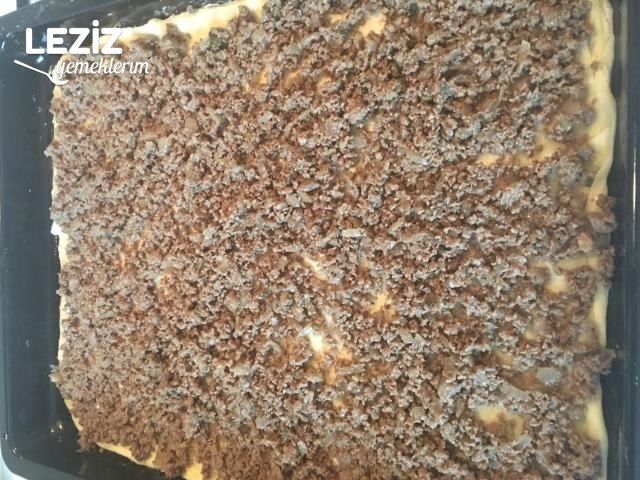 Nişastalı El Açması Kıymalı Börek