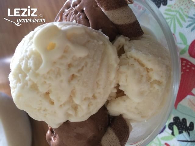 Sade Ve Çikolatalı Dondurma