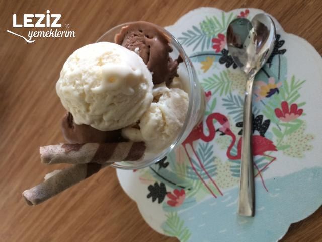 Sade Ve Çikolatalı Dondurma
