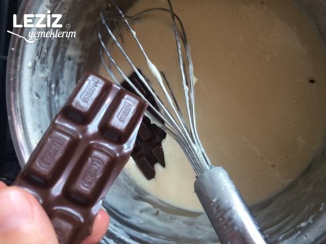 Sade Ve Çikolatalı Dondurma