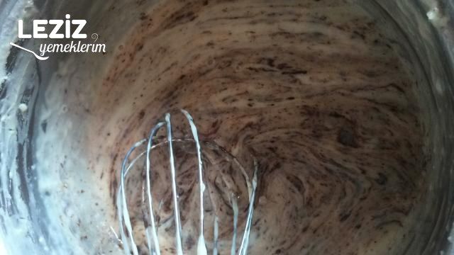 Sade Ve Çikolatalı Dondurma