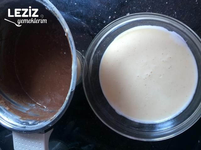 Sade Ve Çikolatalı Dondurma