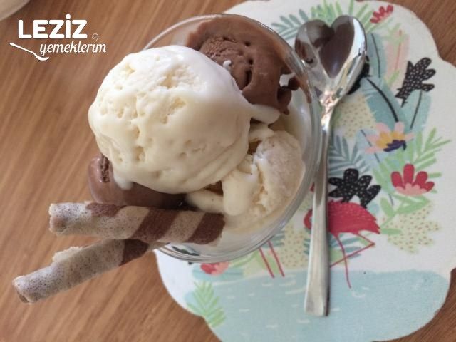 Sade Ve Çikolatalı Dondurma