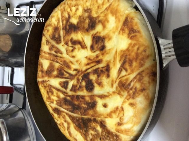 Pratik Peynirli Tava Böreği