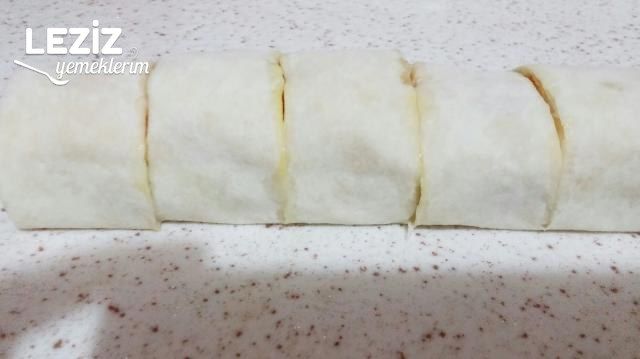 2 Adet Yufka İle Üç Renkli Börek