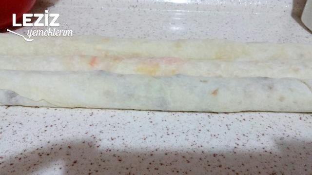 2 Adet Yufka İle Üç Renkli Börek