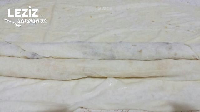 2 Adet Yufka İle Üç Renkli Börek