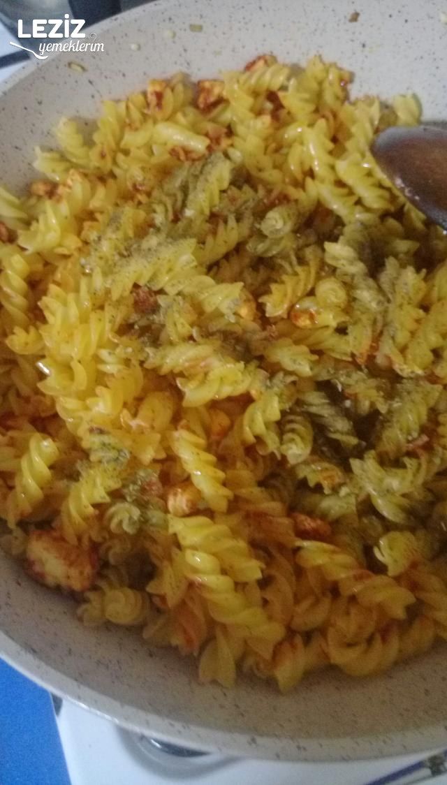 Tavuklu Makarna Nasıl Yapılır?