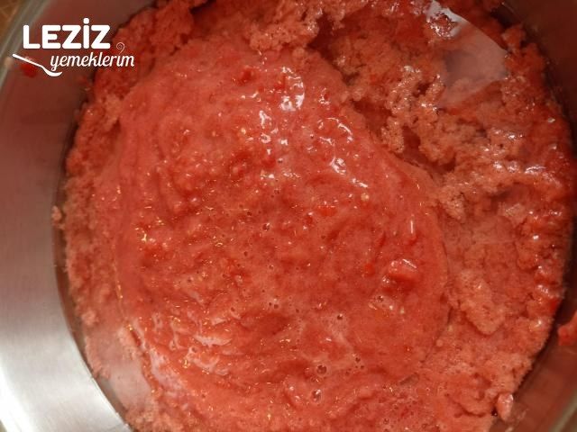 Pizzada Makarnada Kahvaltıda Kullanılan Ezme Domates Sosu