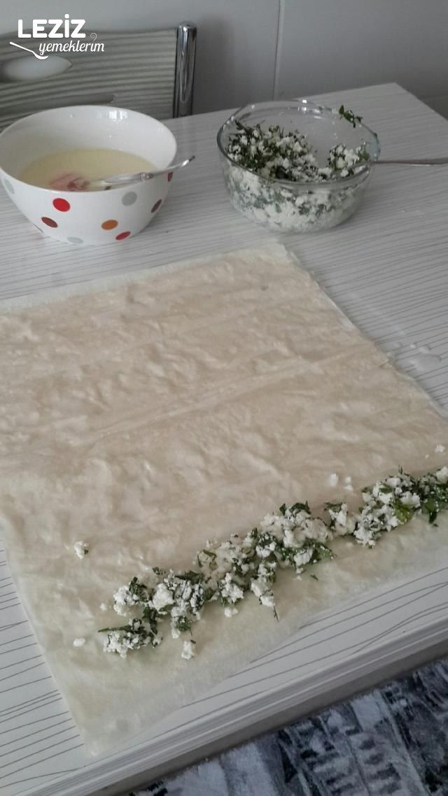 Baklavalık Yufkadan Peynirli Çıtır Börek