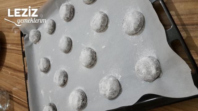 Çikolatalı Çatlak Kurabiye