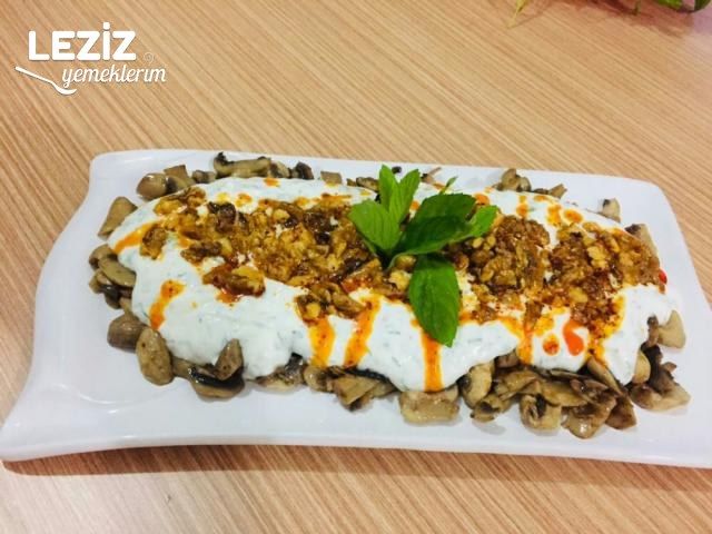 Yoğurtlu Cevizli Mantar Salatası