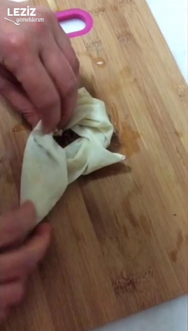 Yeşil Mercimekli Gül Böreği