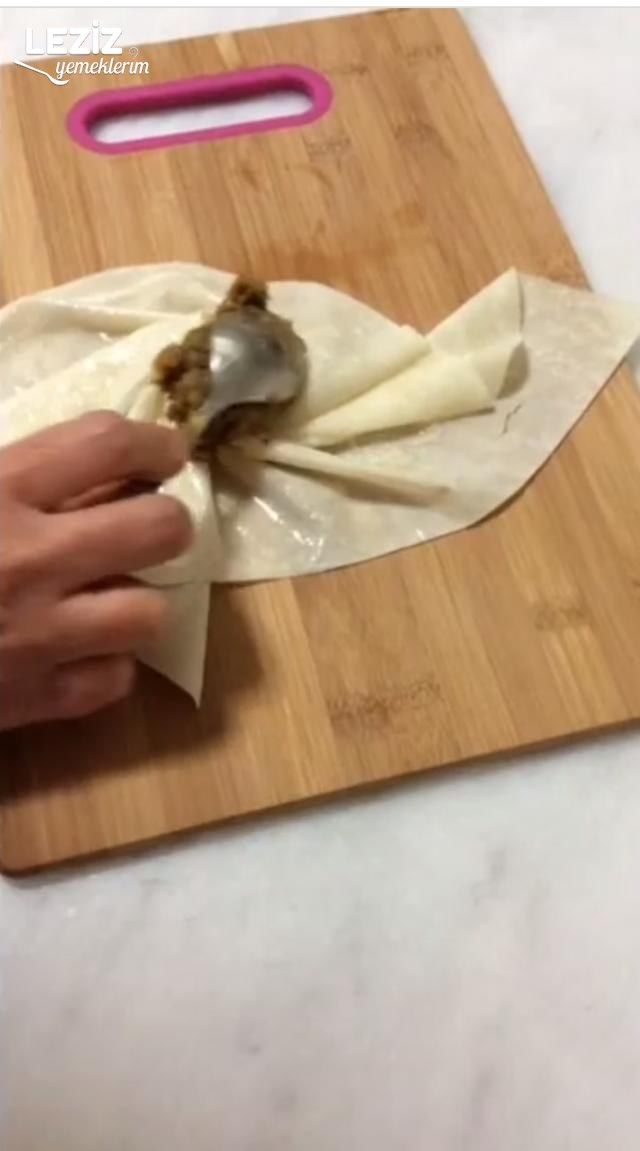 Yeşil Mercimekli Gül Böreği