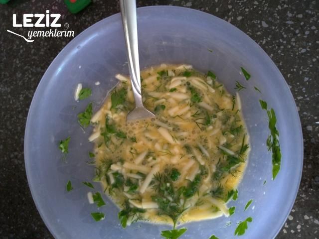 Kaşarlı Maydanozlu Dereotlu Omlet