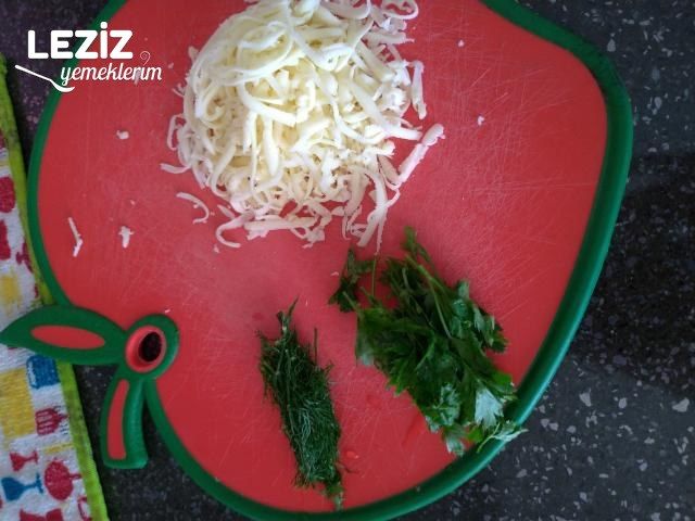 Kaşarlı Maydanozlu Dereotlu Omlet