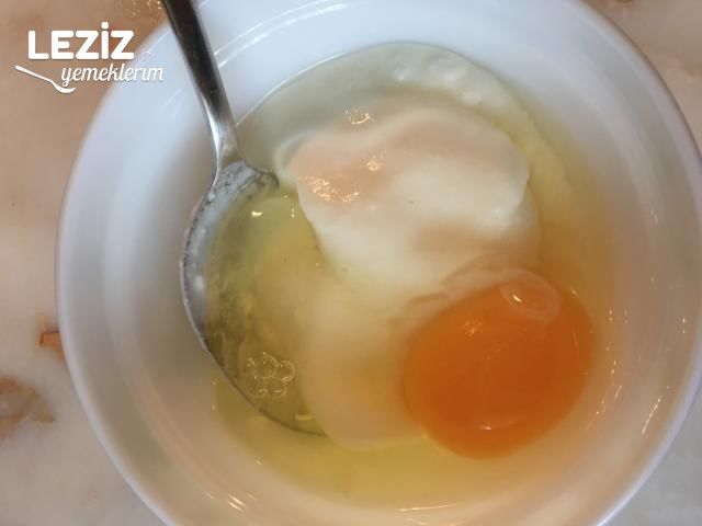 Yoğurt Soslu Mercimek Çorbası