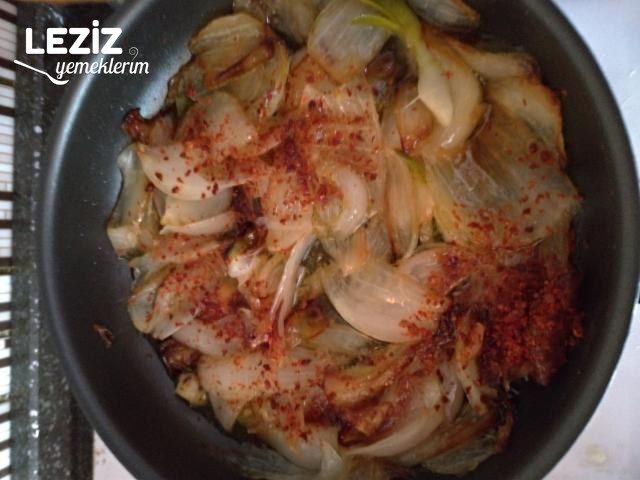 Kebapçılarda Gelen Soğanlı Garnitür Meze