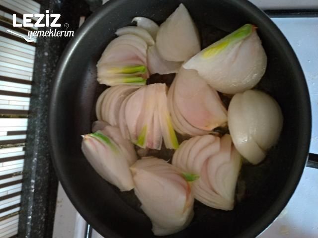 Kebapçılarda Gelen Soğanlı Garnitür Meze