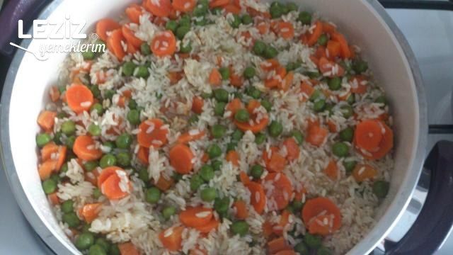 Tavuklu Bezelyeli Pilav