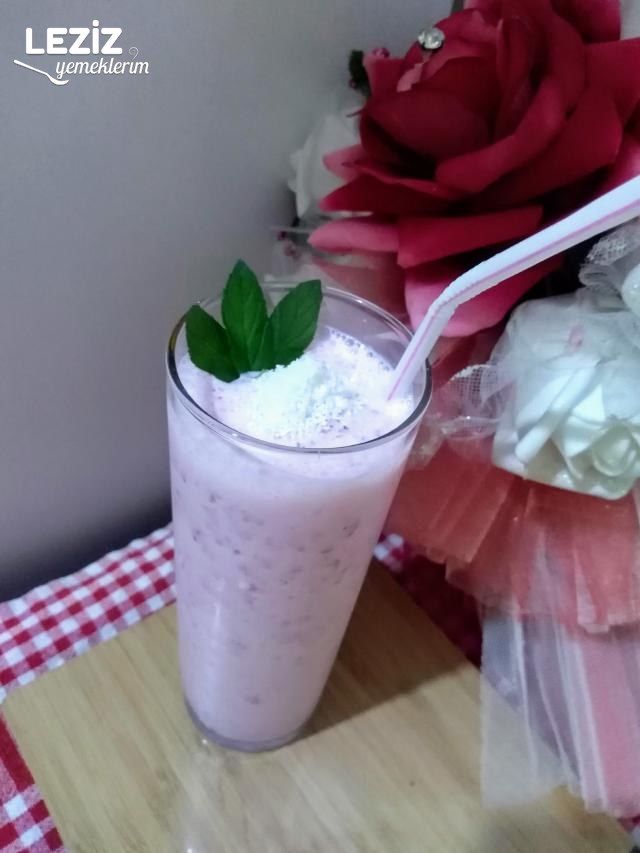 Çilekli Soğuk İçecek