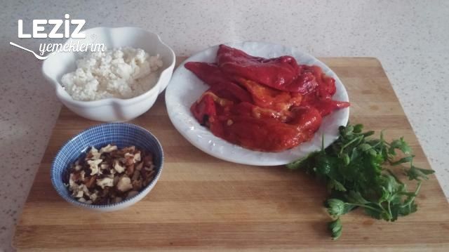 Kahvaltıya Köz Biberli Çökelekli Şahane Salata