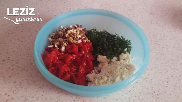 Kahvaltıya Köz Biberli Çökelekli Şahane Salata