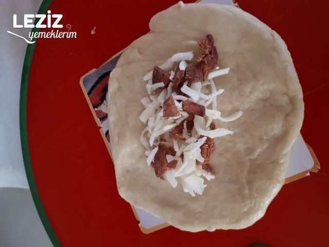 Simit Poğaça (Kaşarlı - Sucuklu)