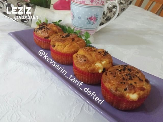 Sucuklu Peynirli Pofuduk Muffinler