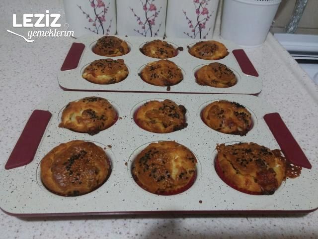 Sucuklu Peynirli Pofuduk Muffinler