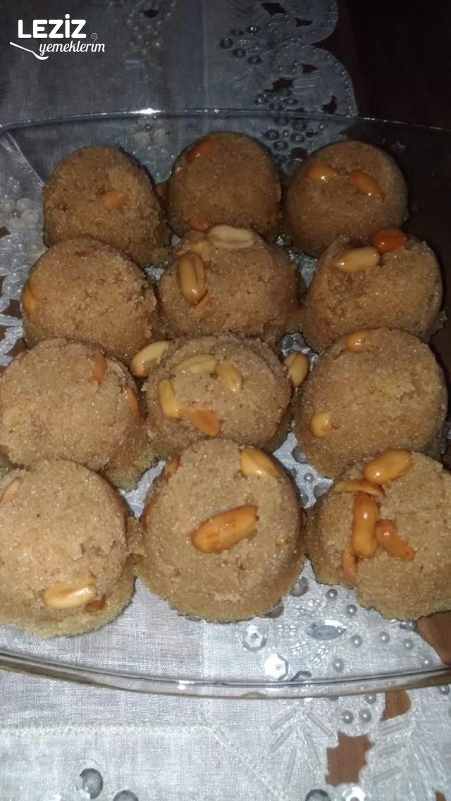 Fıstıklı Tereyağlı İrmik Helvası