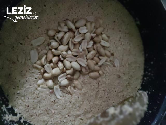 Fıstıklı Tereyağlı İrmik Helvası