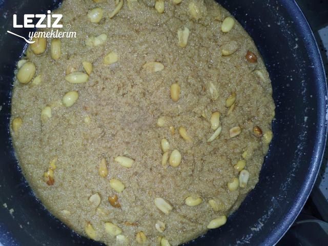 Fıstıklı Tereyağlı İrmik Helvası