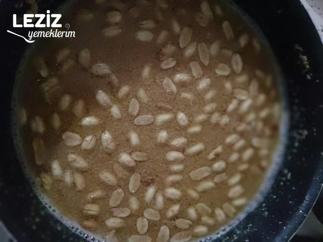 Fıstıklı Tereyağlı İrmik Helvası