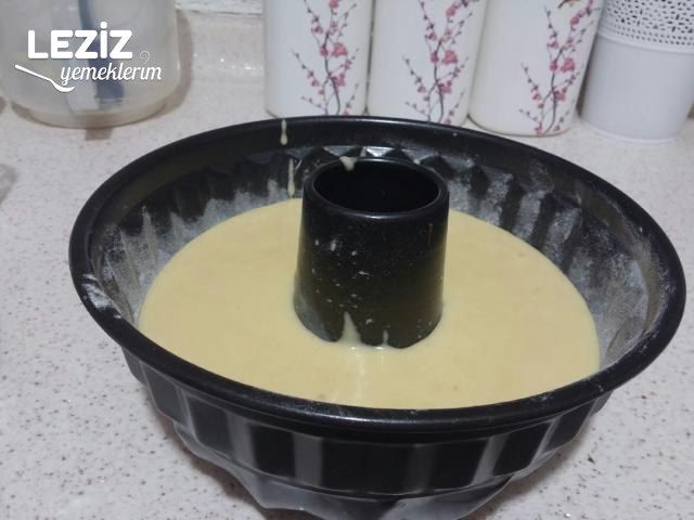 Çikolata Dolgulu Yumuşacık Kek Tarifi