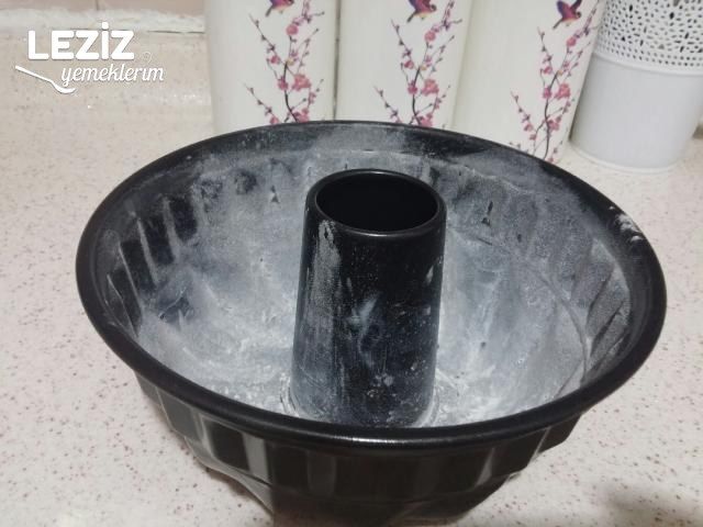 Çikolata Dolgulu Yumuşacık Kek Tarifi