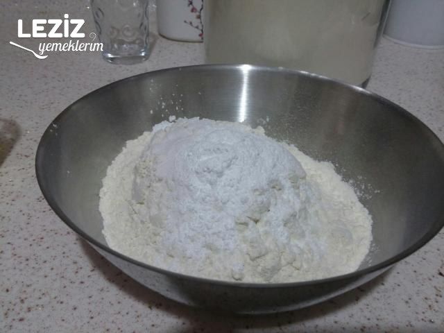 Çikolata Dolgulu Yumuşacık Kek Tarifi