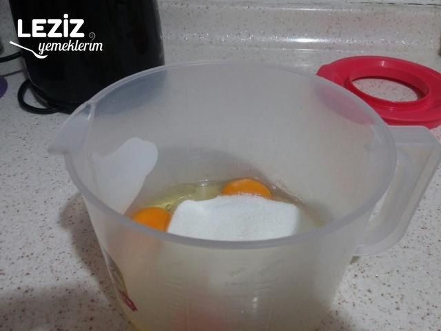 Çikolata Dolgulu Yumuşacık Kek Tarifi