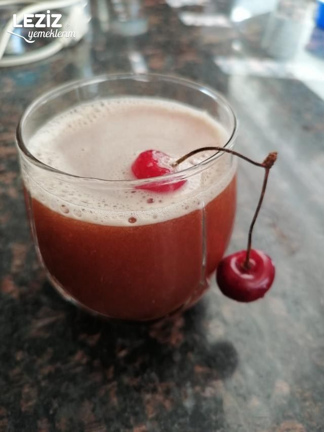 Ev Yapımı Kirazlı Meyve Suyu