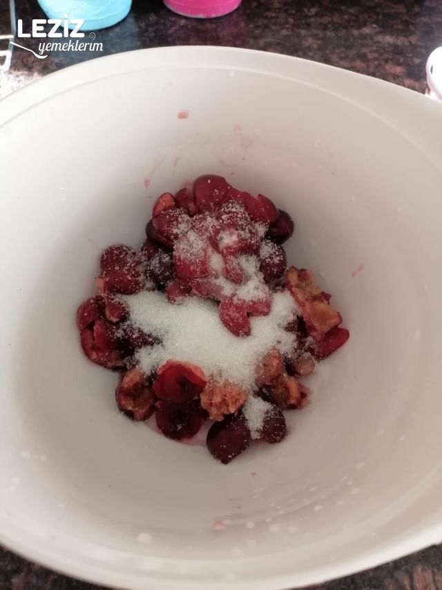 Ev Yapımı Kirazlı Meyve Suyu