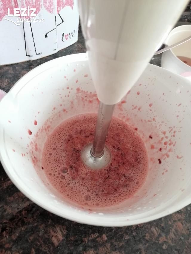 Ev Yapımı Kirazlı Meyve Suyu