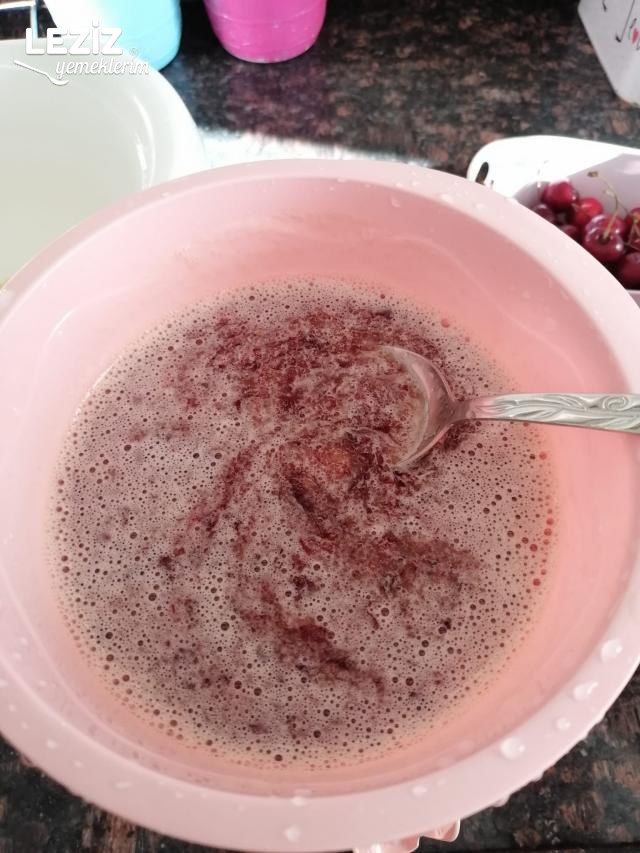 Ev Yapımı Kirazlı Meyve Suyu