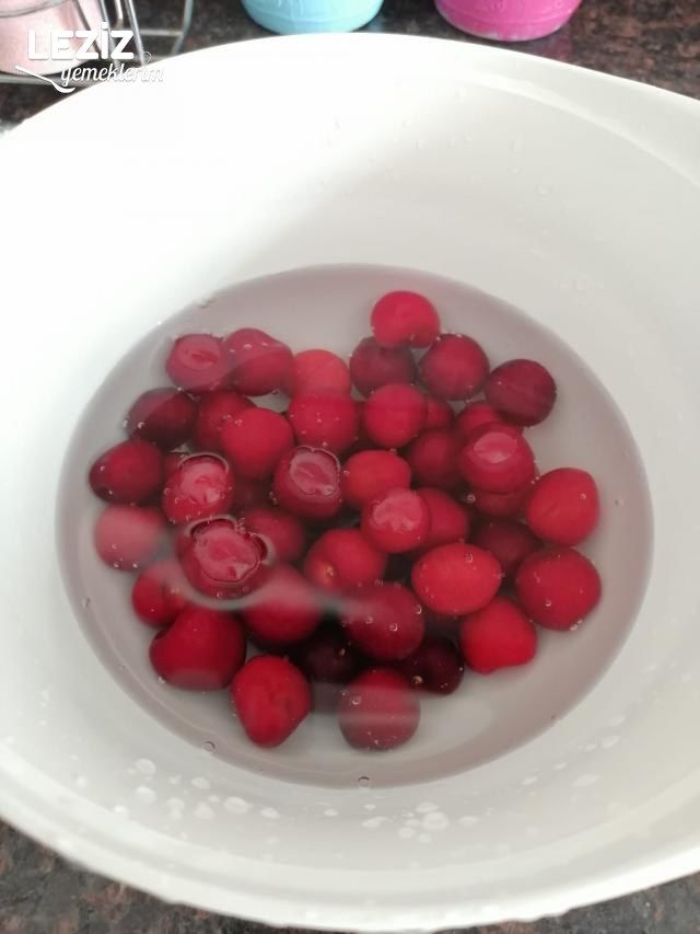 Ev Yapımı Kirazlı Meyve Suyu