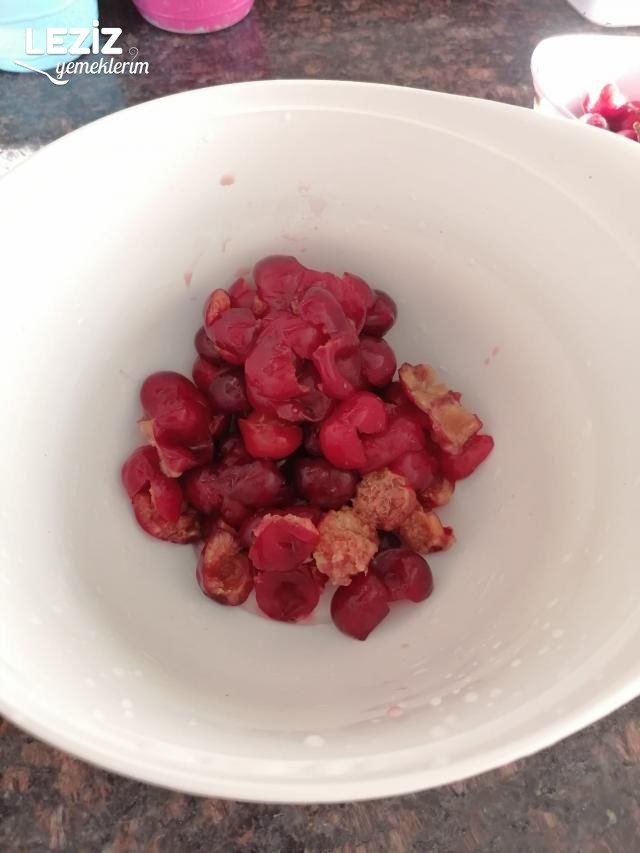 Ev Yapımı Kirazlı Meyve Suyu